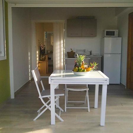 Studio Avec Piscine, A 3 Minutes A Pied Des Plages Sainte-Anne  Buitenkant foto